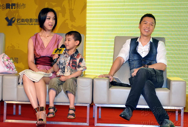 Thang Duy cũng như rất nhiều người đẹp khác đã áp dụng nó nhằm "chữa cháy" cho hình ảnh của bản thân trước rừng ống kính ưa săm soi, thích tìm tòi của báo giới. Thang Duy cũng như rất nhiều người đẹp khác đã áp dụng nó nhằm "chữa cháy" cho hình ảnh của bản thân trước rừng ống kính ưa săm soi, thích tìm tòi của báo giới.