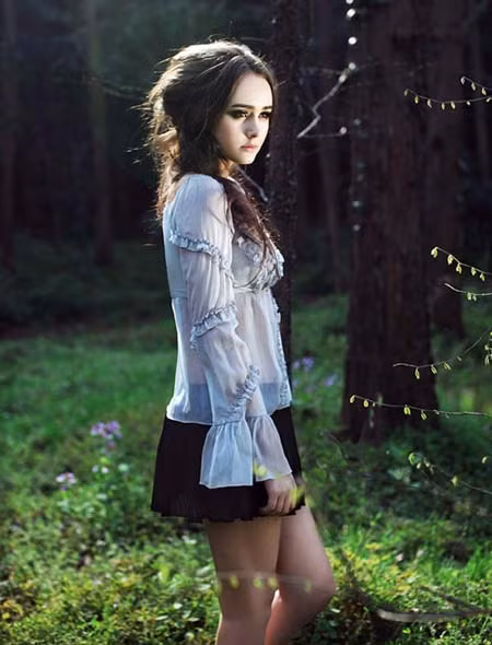 Rina 14 tuổi mang 2 dòng máu Ý và Nhật sở hữu gương mặt đẹp hút hồn. Rina được đánh giá có vẻ đẹp không tì vết, đôi mắt ngây thơ trong sáng cùng đôi chân dài miên man.