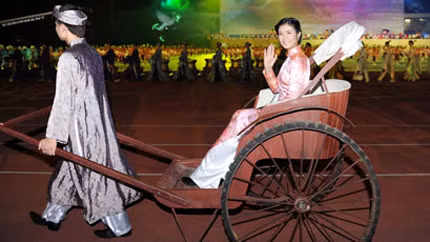 Ngọc Hân lỗi hẹn đêm đại lễ vì tắc đường