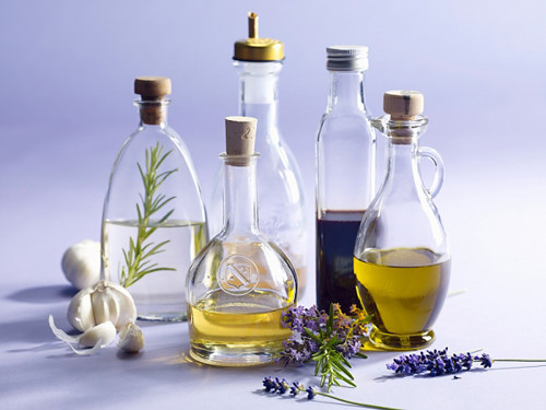 Sử dụng các loại tinh dầu bạn thích để massage mặt tiền Ảnh minh họa