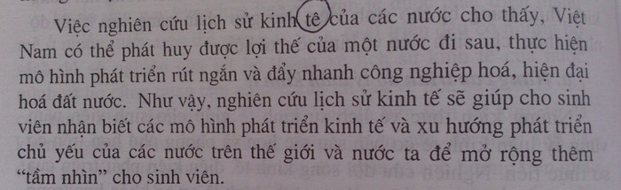 Rất nhiều chữ trong sách bị thiếu dấu như chữ “kinh tê” này chẳng hạn. Rất nhiều chữ trong sách bị thiếu dấu như chữ “kinh tê” này chẳng hạn.