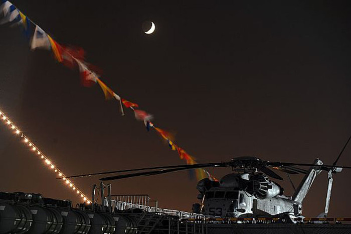 Đảo Staten, New York (26 tháng 5 năm 2012): “Tuần hạm đội” được tổ chức hàng năm từ năm 1984 tại thành phố New York. Tuần lễ là nhằm vinh danh hải quân cùng lính thủy đánh bộ Mỹ. “Tuần hạm đội” năm nay còn đánh dấu 200 năm của cuộc chiến Anh-Mỹ năm 1812. Đảo Staten, New York (26 tháng 5 năm 2012): “Tuần hạm đội” được tổ chức hàng năm từ năm 1984 tại thành phố New York. Tuần lễ là nhằm vinh danh hải quân cùng lính thủy đánh bộ Mỹ. “Tuần hạm đội” năm nay còn đánh dấu 200 năm của cuộc chiến Anh-Mỹ năm 1812.