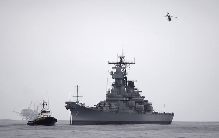 Dù được nhiều lần sửa chữa và bảo dưỡng, Chiến hạm USS Iowa vẫn bị loại bỏ khỏi Hải quân Mỹ và biến thành một bảo tàng nổi trên biển. Dù được nhiều lần sửa chữa và bảo dưỡng, Chiến hạm USS Iowa vẫn bị loại bỏ khỏi Hải quân Mỹ và biến thành một bảo tàng nổi trên biển.