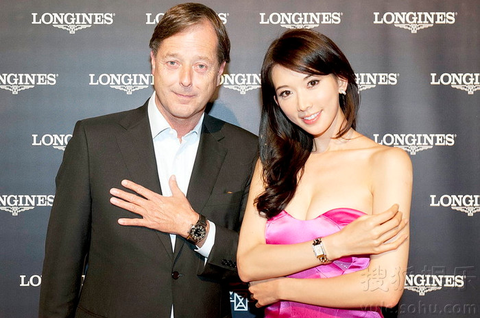 Mỹ nhân xứ Đài tự tin khoe đường cong cơ thể. Mỹ nhân xứ Đài tự tin khoe đường cong cơ thể.