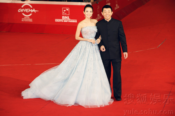 Chương Tử Di cùng đạo diễn Cố Trường Vệ đến để quảng bá cho bộ phim Love for life, một bộ phim mang đề tài về tình yêu của những người mắc AIDS.