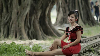 Với Yến Linh, thì gia đình luôn là số 1, Yến Linh tâm sự: “gia đình mình ai cũng yêu thương và lo lằng cho mình". Với Yến Linh, thì gia đình luôn là số 1, Yến Linh tâm sự: “gia đình mình ai cũng yêu thương và lo lằng cho mình".