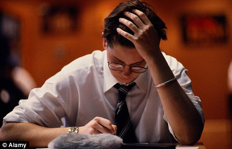 Cậu học sinh được phép thi lại bài thi môn Toán trình độ A 29 lần (ảnh minh họa)