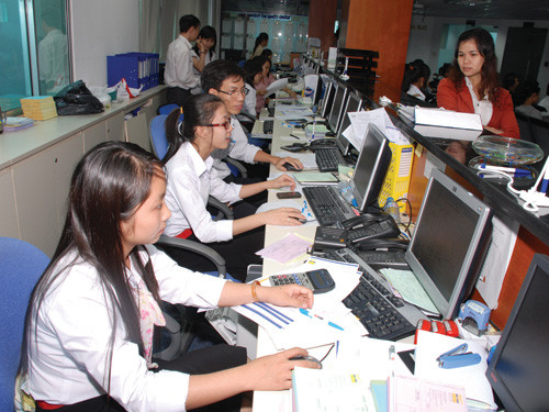 SV Trường CĐ Viễn Đông thực hành tại Sàn chứng khoán SJC, Q.1, TP.HCM