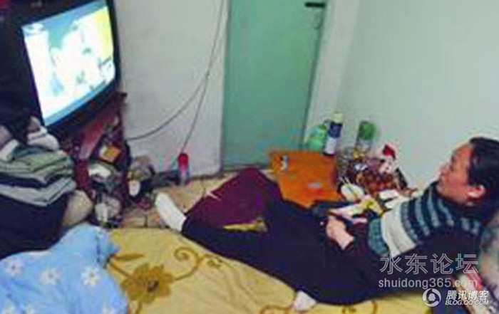 Căn phòng 5m2 mà vợ chồng cô đang trú tạm Căn phòng 5m2 mà vợ chồng cô đang trú tạm