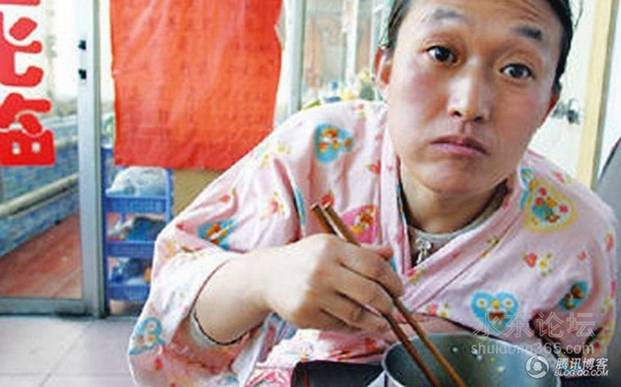 Bữa trưa đạm bạc với cơm và rau cải Bữa trưa đạm bạc với cơm và rau cải