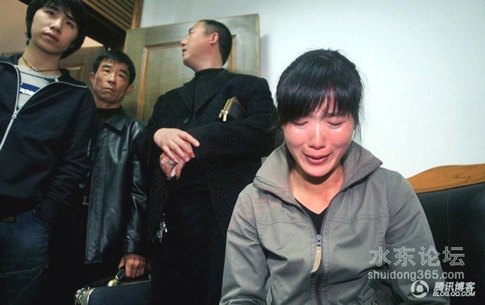 Những 'tấm gương' phản ánh cách đối xử của các nhà quản lý thể thao Trung Quốc với các VĐV khi đã hết khả năng giành Huy chương. 1. Guo Ping (Quách Bình), Á quân Marathon ở Chiba (Nhật Bản), trở thành hạt giống vàng khi mới vừa 9 tuổi với các nội dung sở trường là chạy trung bình và marathon. (Số phận nghiệt ngã sau ánh hào quang của những HCV thể thao Trung Quốc) Những 'tấm gương' phản ánh cách đối xử của các nhà quản lý thể thao Trung Quốc với các VĐV khi đã hết khả năng giành Huy chương. 1. Guo Ping (Quách Bình), Á quân Marathon ở Chiba (Nhật Bản), trở thành hạt giống vàng khi mới vừa 9 tuổi với các nội dung sở trường là chạy trung bình và marathon. (Số phận nghiệt ngã sau ánh hào quang của những HCV thể thao Trung Quốc)