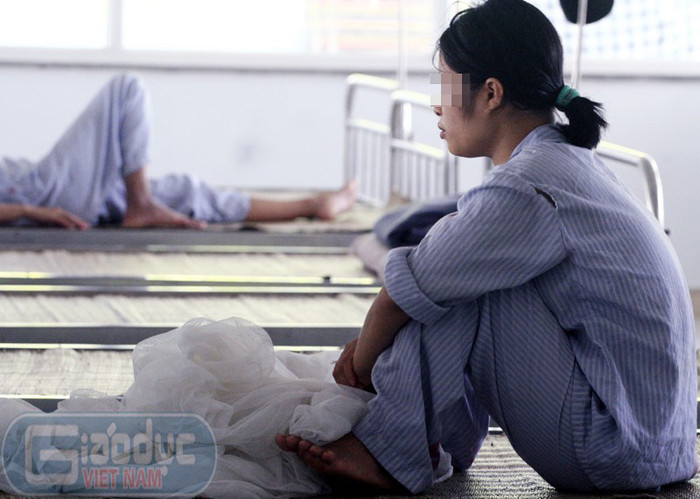 Những câu chuyện lúc tỉnh lúc mơ của những mảnh đời trong Bệnh viện tâm thần khiến nhiều người bình thường khó hiểu nhưng đằng sau những lúc tỉnh, lúc mơ đó là phần con người khao khát sống... Những câu chuyện lúc tỉnh lúc mơ của những mảnh đời trong Bệnh viện tâm thần khiến nhiều người bình thường khó hiểu nhưng đằng sau những lúc tỉnh, lúc mơ đó là phần con người khao khát sống...