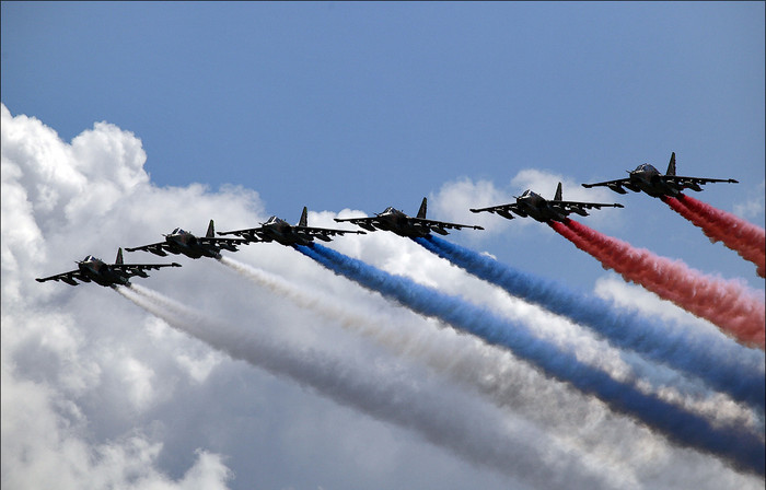 Biên đội cơ Su-25 mở màn cho buổi huấn luyện với màn trình diễn tuyệt vời. Biên đội cơ Su-25 mở màn cho buổi huấn luyện với màn trình diễn tuyệt vời.