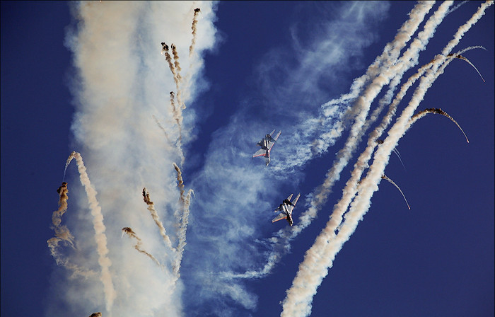 Hơn 100 máy bay và trực thăng sẽ tham gia buổi lễ trình diễn được tổ chức ở thành phố Zhukovsky ngoại ô Moscow. Hơn 100 máy bay và trực thăng sẽ tham gia buổi lễ trình diễn được tổ chức ở thành phố Zhukovsky ngoại ô Moscow.