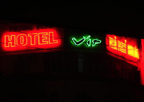 "Bãi đỗ" quen thuộc của các cô gái trẻ mang danh sinh viên làm ở các quán bar khi đi khách