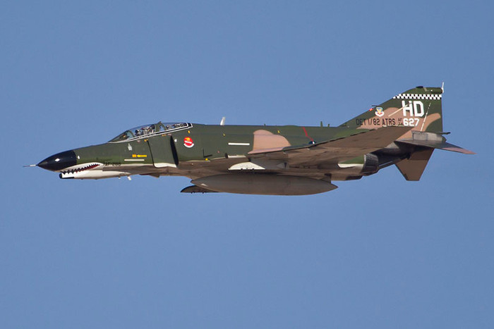 F-4 Phantom II (Bóng ma 2) là một loại máy bay tiêm kích-ném bom tầm xa siêu âm hai chỗ ngồi hoạt động trong mọi thời tiết được hãng McDonnell Douglas thiết kế chế tạo trước tiên cho Hải quân Hoa Kỳ. F-4 Phantom II (Bóng ma 2) là một loại máy bay tiêm kích-ném bom tầm xa siêu âm hai chỗ ngồi hoạt động trong mọi thời tiết được hãng McDonnell Douglas thiết kế chế tạo trước tiên cho Hải quân Hoa Kỳ.