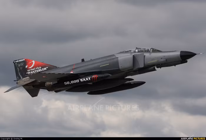 Chương trình nâng cấp Terminator 2020 của Không quân Thổ Nhĩ Kỳ phần lớn dựa trên dự án Kurnass 2000 của IAI, nó bao gồm nhiều cải tiến trong nhiều khía cạnh như hệ thống hiển thị trước mặt Kaiser/E1-OP, HOTAS, INS/GPS, MFD, hệ thống liên lạc UHF/VHF mã hóa, DTC, bộ chiến tranh điện tử mới, radar cảnh báo radar mới, bộ phát pháo sáng, bộ gây nhiễu phòng thủ Elisra SPS, cụm Elisra ALQ-119 được nâng cấp tương thích thế hệ SAM hai chữ số, dây dẫn mới, cải tiến cấu trúc và nâng cấp động cơ General Electric J79. Chương trình nâng cấp Terminator 2020 của Không quân Thổ Nhĩ Kỳ phần lớn dựa trên dự án Kurnass 2000 của IAI, nó bao gồm nhiều cải tiến trong nhiều khía cạnh như hệ thống hiển thị trước mặt Kaiser/E1-OP, HOTAS, INS/GPS, MFD, hệ thống liên lạc UHF/VHF mã hóa, DTC, bộ chiến tranh điện tử mới, radar cảnh báo radar mới, bộ phát pháo sáng, bộ gây nhiễu phòng thủ Elisra SPS, cụm Elisra ALQ-119 được nâng cấp tương thích thế hệ SAM hai chữ số, dây dẫn mới, cải tiến cấu trúc và nâng cấp động cơ General Electric J79.