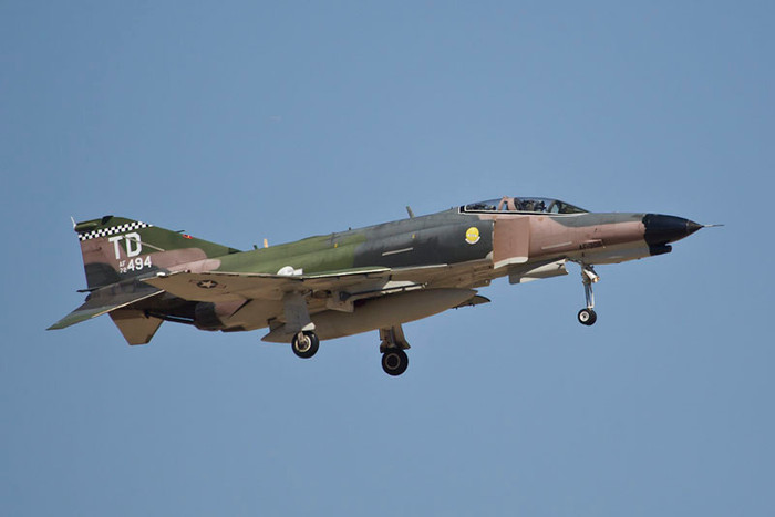 Phantom II đã được dùng trong quân đội Hoa Kỳ từ năm 1960 đến năm 1996, và là máy bay tiêm kích ưu thế trên không chủ yếu cũng như là máy bay chiến đấu ném bom chính của Không quân, Hải quân và Thủy quân lục chiến trong những năm 60 của thế kỷ trước. Phantom II đã được dùng trong quân đội Hoa Kỳ từ năm 1960 đến năm 1996, và là máy bay tiêm kích ưu thế trên không chủ yếu cũng như là máy bay chiến đấu ném bom chính của Không quân, Hải quân và Thủy quân lục chiến trong những năm 60 của thế kỷ trước.