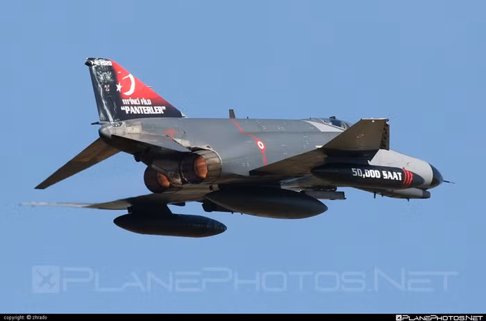 Vào năm 1995, IAI của Israel đã áp dụng việc nâng cấp tương tự như tiêu chuẩn Kurnass 2000 trên 54 chiếc F-4E của Thổ Nhĩ Kỳ. Vào năm 1995, IAI của Israel đã áp dụng việc nâng cấp tương tự như tiêu chuẩn Kurnass 2000 trên 54 chiếc F-4E của Thổ Nhĩ Kỳ.