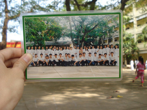 Cả lớp chụp ảnh cuối năm. (Trường THPT Nguyễn Hữu Cầu, huyện Hóc Môn, TP.HCM)