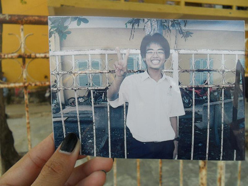 Song sắt cánh cổng này vẫn đứng im và không thay đổi gì cả, chỉ khác là cậu học trò nay đã trưởng thành (Trường THPT Thành phố Cao Lãnh, Đồng Tháp)