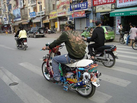 Thừa phụ kiện.