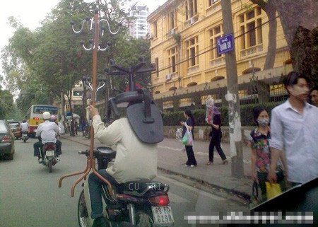 Chiến binh giữa phố.