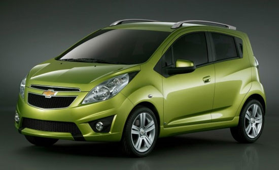 5. Chevrolet Spark giá khoảng 380 triệu Đây cũng là một lựa chọn khá thú vị dành cho phụ nữ bởi Chevrolet Spark có không gian nội thất khá rộng rãi, các tính năng an toàn vượt trội hơn so với những phiên bản cũ. Với mức tiêu hao nhiên liệu đạt 5,1 lít/ 100km trong điều kiện tiêu chuẩn, Chevrolet Spark tạo cho chủ nhân của nó sự yên tâm đối với chi phí phải “nuôi” xe trong điều kiện kinh tế khó khăn như hiện nay. 5. Chevrolet Spark giá khoảng 380 triệu Đây cũng là một lựa chọn khá thú vị dành cho phụ nữ bởi Chevrolet Spark có không gian nội thất khá rộng rãi, các tính năng an toàn vượt trội hơn so với những phiên bản cũ. Với mức tiêu hao nhiên liệu đạt 5,1 lít/ 100km trong điều kiện tiêu chuẩn, Chevrolet Spark tạo cho chủ nhân của nó sự yên tâm đối với chi phí phải “nuôi” xe trong điều kiện kinh tế khó khăn như hiện nay.