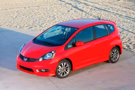 Về cơ bản động cơ không có gì thay đổi so với phiên bản cũ như dung tích 1,5 lít, công suất 117 mã lực, mô men xoắn cực đại 106 lb-ft, động cơ đồng hành cùng hộp số sàn hoặc tự động 5 cấp. Nếu dùng hộp số tự động, bản tiêu chuẩn tiêu thụ 8.4L/100 km nội thành và 6.72 L/100 km. Còn khi sử dụng hộp số sàn, mức tiêu thụ nhiên liệu tương ứng là 8,71 L/100 km và 7,13 L/100 km.