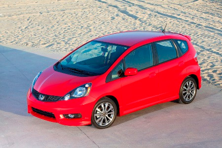 Về cơ bản động cơ không có gì thay đổi so với phiên bản cũ như dung tích 1,5 lít, công suất 117 mã lực, mô men xoắn cực đại 106 lb-ft, động cơ đồng hành cùng hộp số sàn hoặc tự động 5 cấp. Nếu dùng hộp số tự động, bản tiêu chuẩn tiêu thụ 8.4L/100 km nội thành và 6.72 L/100 km. Còn khi sử dụng hộp số sàn, mức tiêu thụ nhiên liệu tương ứng là 8,71 L/100 km và 7,13 L/100 km. Về cơ bản động cơ không có gì thay đổi so với phiên bản cũ như dung tích 1,5 lít, công suất 117 mã lực, mô men xoắn cực đại 106 lb-ft, động cơ đồng hành cùng hộp số sàn hoặc tự động 5 cấp. Nếu dùng hộp số tự động, bản tiêu chuẩn tiêu thụ 8.4L/100 km nội thành và 6.72 L/100 km. Còn khi sử dụng hộp số sàn, mức tiêu thụ nhiên liệu tương ứng là 8,71 L/100 km và 7,13 L/100 km.