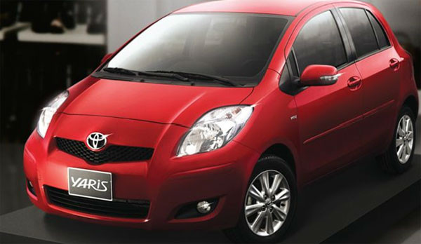 Xe Yaris thế hệ mới có hai thiết kế thân xe: 3 cửa và 5 cửa, với 4 phiên bản (T2, TR, SR và T Spirit). 3 lựa chọn động cơ gồm: hai bản máy xăng 1.0L và 1.33L, cùng một bản máy dầu 1.4L D-4D. Yaris thế hệ mới, phiên bản 2012 dài hơn bản hiện tại 100mm, do trục cơ sở tăng 50mm. Chiều rộng xe được giữ nguyên (1.695 mm), nhưng chiều cao giảm 20mm xuống còn 1.500mm, và trọng lượng xe giảm 30kg xuống 1.000kg. Nhờ chiều dài xe tăng lên, người ngồi hàng ghế sau có chỗ để chân thoải mái hơn một chút - tăng 35mm chỗ để chân. Xe Yaris thế hệ mới có hai thiết kế thân xe: 3 cửa và 5 cửa, với 4 phiên bản (T2, TR, SR và T Spirit). 3 lựa chọn động cơ gồm: hai bản máy xăng 1.0L và 1.33L, cùng một bản máy dầu 1.4L D-4D. Yaris thế hệ mới, phiên bản 2012 dài hơn bản hiện tại 100mm, do trục cơ sở tăng 50mm. Chiều rộng xe được giữ nguyên (1.695 mm), nhưng chiều cao giảm 20mm xuống còn 1.500mm, và trọng lượng xe giảm 30kg xuống 1.000kg. Nhờ chiều dài xe tăng lên, người ngồi hàng ghế sau có chỗ để chân thoải mái hơn một chút - tăng 35mm chỗ để chân.