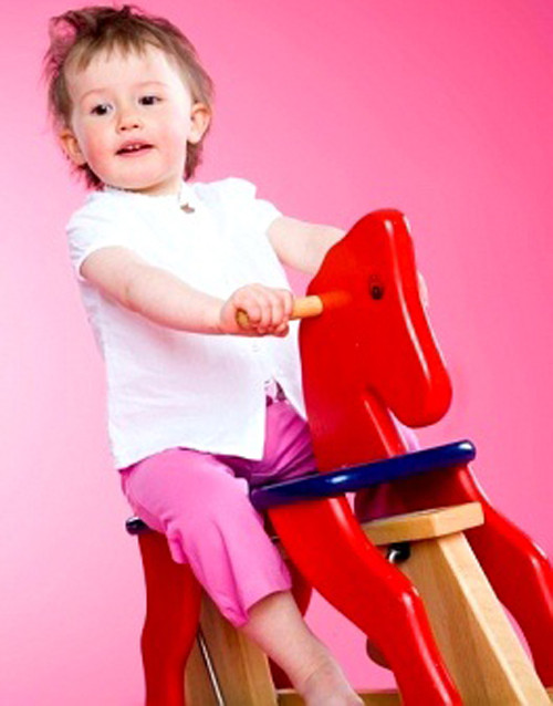 Những bé gái thường bị căng thẳng và có những cảm xúc tiêu cực dễ dàng hơn hẳn các bé trai. Bởi vì các bé gái thường rất nhạy cảm. Ảnh minh họa