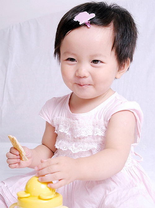 Nếu bạn cảm thấy rằng con gái bạn có thể có bất kỳ sự mất cân bằng nào trong cơ thể, bạn nên cho con đến bác sĩ thăm khám để được thay đổi chế độ ăn uống hoặc cố gắng bổ sung nội tiết tố để bù đắp những thiếu hụt hormone này. Ảnh minh họa