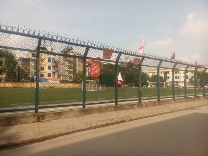 Bể bơi, sân bóng cũng được trường ĐH Thủy Lợi cho thuê với mục đích thu lợi (Ảnh MC) Bể bơi, sân bóng cũng được trường ĐH Thủy Lợi cho thuê với mục đích thu lợi (Ảnh MC)