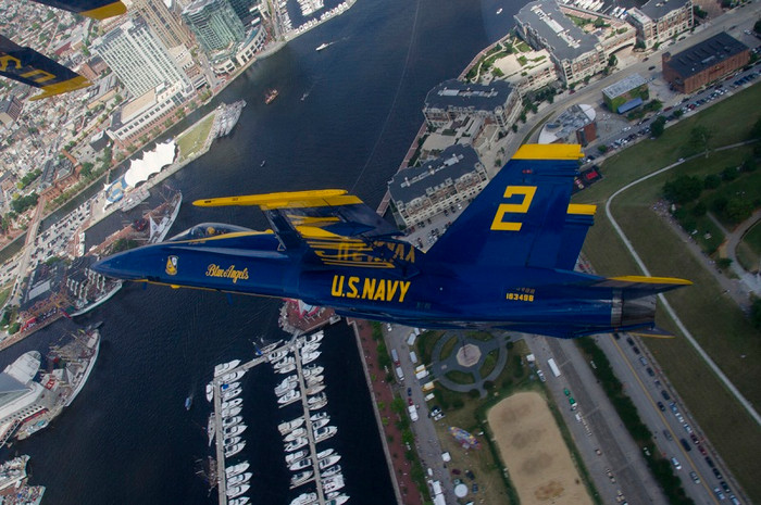 Các phi công nhận được mức lương trung bình, không được nhận thêm các khoản bổ sung. Tuy vậy, họ không phàn nàn gì, ngược lại họ luôn thấy tự hào và vinh dự khi là thành viên của phi đội “Thiên thần xanh”. Điều này quả thực là mơ ước, vinh dự và tự hào đối với mỗi phi công. Các phi công nhận được mức lương trung bình, không được nhận thêm các khoản bổ sung. Tuy vậy, họ không phàn nàn gì, ngược lại họ luôn thấy tự hào và vinh dự khi là thành viên của phi đội “Thiên thần xanh”. Điều này quả thực là mơ ước, vinh dự và tự hào đối với mỗi phi công.