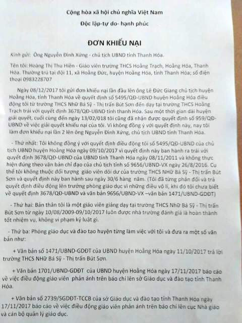 Cô Hoàng Thị Thu Hiền đã "cõng" đơn đi gõ cửa các cơ quan chức năng trong thời gian qua để lấy lại danh dự. Ảnh: Nhân Minh.
