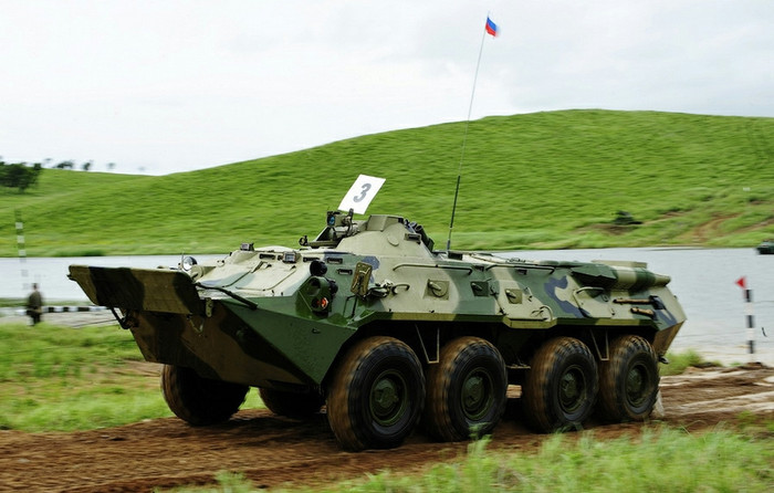 Xe tăng, xe bọc thép Nga diễn tập vượt sông. Xe tăng, xe bọc thép Nga diễn tập vượt sông.