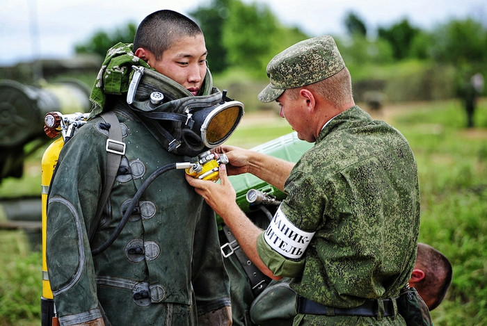 Xe tăng, xe bọc thép Nga diễn tập vượt sông. Xe tăng, xe bọc thép Nga diễn tập vượt sông.