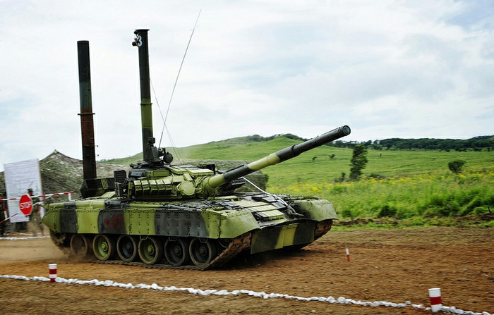 Xe tăng, xe bọc thép Nga diễn tập vượt sông. Xe tăng, xe bọc thép Nga diễn tập vượt sông.