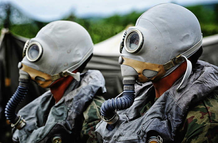 Mặt nạ phòng hóa cũng được sử dụng cho nhiệm vụ vượt sông. Mặt nạ phòng hóa cũng được sử dụng cho nhiệm vụ vượt sông.