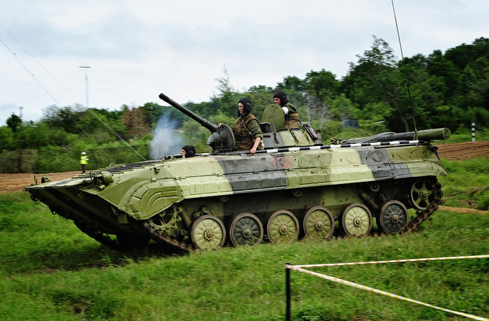 Xe tăng, xe bọc thép Nga diễn tập vượt sông. Xe tăng, xe bọc thép Nga diễn tập vượt sông.