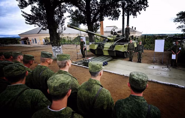 Giao nhiệm vụ trước khi thực hiện cuộc diễn tập.