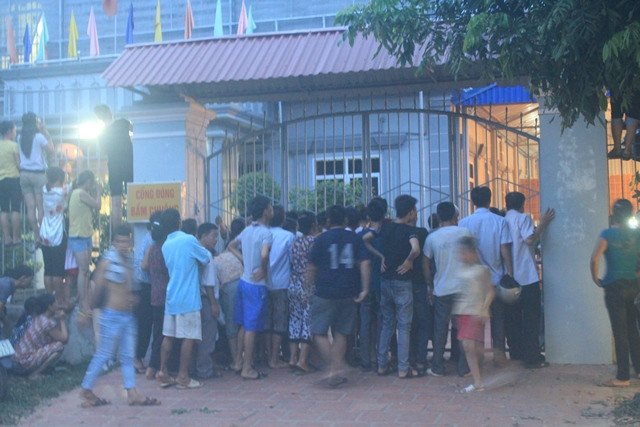 Theo một thông tin khác, đôi nam nữ này có tình cảm với nhau nhưng do mâu thuẫn trong tình yêu nên hai người đã đến thuê trọ và tìm đến cái chết đau lòng. Được biết đôi nam nữ này có cùng quê ở Thái Nguyên và còn rất trẻ.