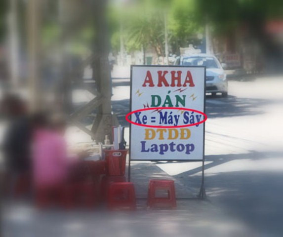 Kiểu "chơi chữ" tận dụng diện tích rất "độc" - "Xe = máy sáy" (xe máy và máy sấy). Kiểu "chơi chữ" tận dụng diện tích rất "độc" - "Xe = máy sáy" (xe máy và máy sấy).