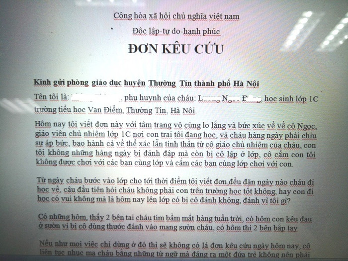 Đơn thư kêu cứu của chị P.T.H. gửi đến cơ quan chức năng (ảnh nguồn Báo Điện tử Giáo dục Việt Nam) Đơn thư kêu cứu của chị P.T.H. gửi đến cơ quan chức năng (ảnh nguồn Báo Điện tử Giáo dục Việt Nam)