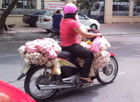 Chị ấy thật là dễ... vỡ. Ảnh: Phạm Hữu Tuyền