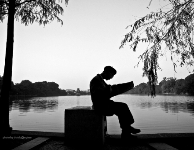 Bên hồ Bên hồ