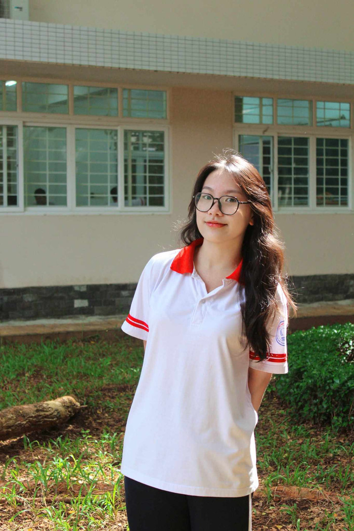 Em Vũ An Nhiên, học sinh lớp 11Văn, Trường Trung học phổ thông Chuyên Lê Quý Đôn. Ảnh: NVCC Nhiên an.jpg