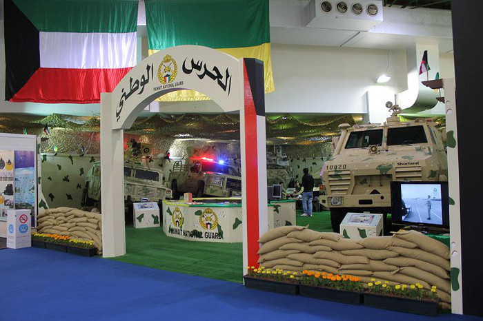 Gian hàng trưng bày các phương tiện chiến đấu được trang trí rất đẹp mắt