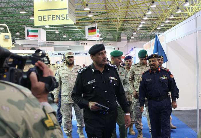 Các quan chức quân đội các nước vùng Vịnh tại triển lãm
